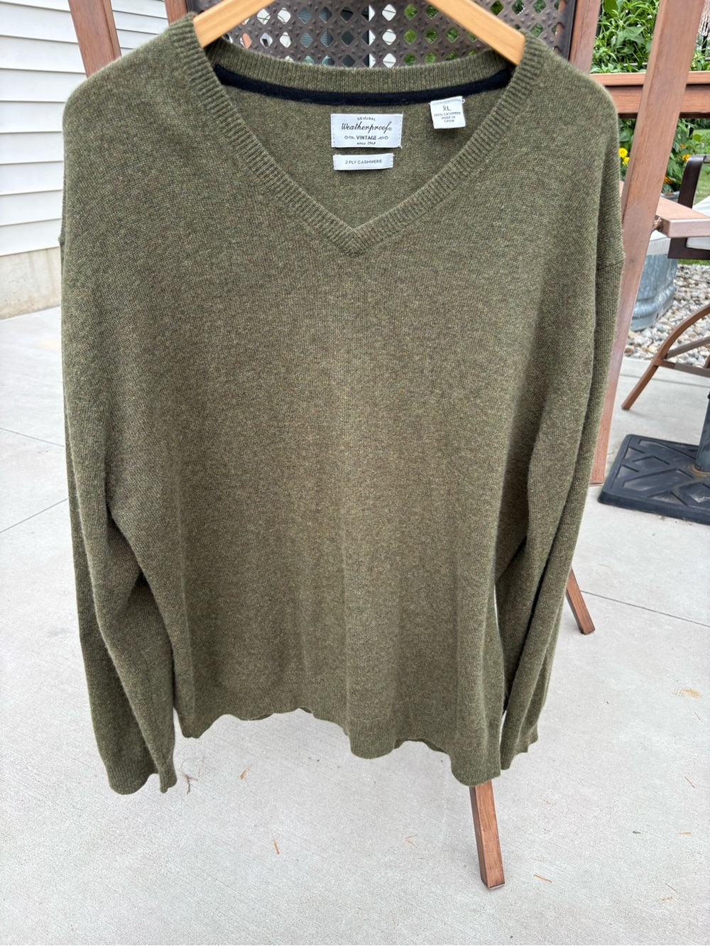 Men’s Weatherproof Vintage Cashmere V-Neck Sweater in Olive- Size XL